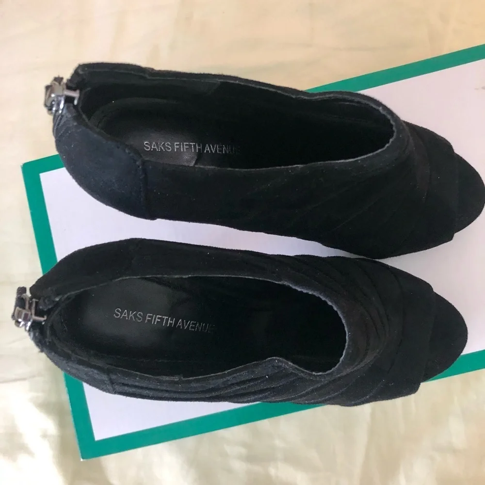 Saks Fifth Avenue Black Suede platforms size‎ 6M